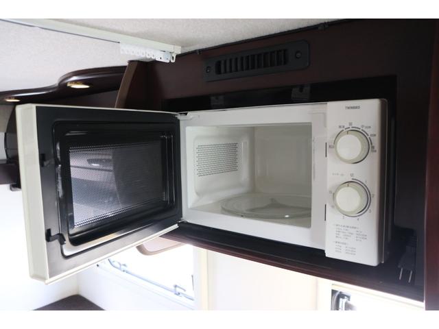 カムロード ナッツＲＶ　クレソンＸ　キャンピングカー　ＦＦヒーター　ソーラーパネル　インバーター１５００Ｗ　テレビ　電子レンジ　マックスファン　リアクーラー　ツインサブ　外部電源　走行充電　常時リアモニター　ナビ　Ｂｌｕｅｔｏｏｔｈ（10枚目）