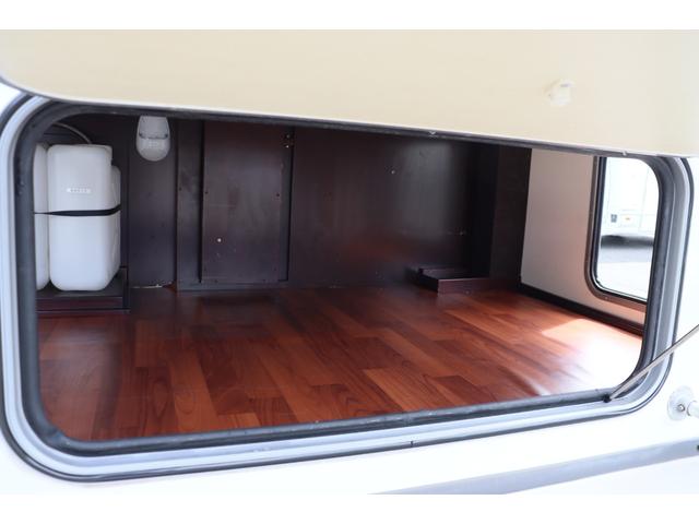 カムロード ナッツＲＶ　クレソンＸ　キャンピングカー　ＦＦヒーター　ソーラーパネル　インバーター１５００Ｗ　テレビ　電子レンジ　マックスファン　リアクーラー　ツインサブ　外部電源　走行充電　常時リアモニター　ナビ　Ｂｌｕｅｔｏｏｔｈ（11枚目）