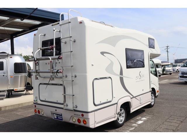 カムロード ナッツＲＶ　クレソンＸ　キャンピングカー　ＦＦヒーター　ソーラーパネル　インバーター１５００Ｗ　テレビ　電子レンジ　マックスファン　リアクーラー　ツインサブ　外部電源　走行充電　常時リアモニター　ナビ　Ｂｌｕｅｔｏｏｔｈ（18枚目）