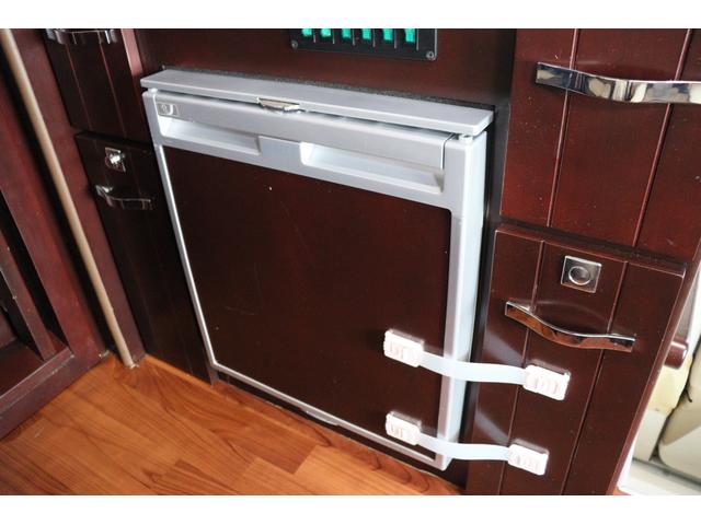 カムロード ナッツＲＶ　クレソンＸ　キャンピングカー　ＦＦヒーター　ソーラーパネル　インバーター１５００Ｗ　テレビ　電子レンジ　マックスファン　リアクーラー　ツインサブ　外部電源　走行充電　常時リアモニター　ナビ　Ｂｌｕｅｔｏｏｔｈ（38枚目）