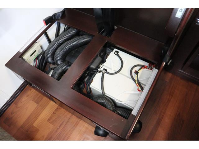 カムロード ナッツＲＶ　クレソンＸ　キャンピングカー　ＦＦヒーター　ソーラーパネル　インバーター１５００Ｗ　テレビ　電子レンジ　マックスファン　リアクーラー　ツインサブ　外部電源　走行充電　常時リアモニター　ナビ　Ｂｌｕｅｔｏｏｔｈ（47枚目）