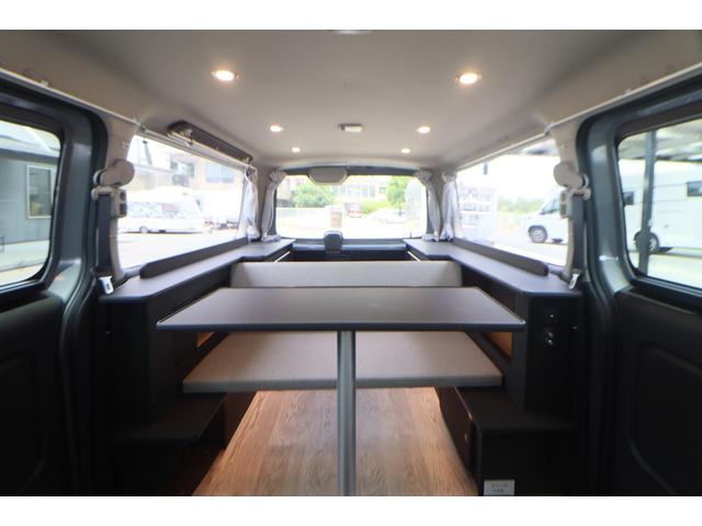 キャラバン ＦＯＣＳ　ＣＬＯＳＥＲ　Ｃａｍｐｅｒ　フォックス　クローサーキャンパー／ステルスグレー（特別塗装色）／純正フロアマット／高断熱処理／シンクキット／ＲＥＶＯシート／走行充電／外部充電／バッテリーモニター／ポタ電用コンセント／キャンピングカー（2枚目）