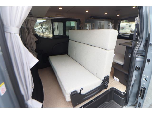 キャラバン ＦＯＣＳ　ＣＬＯＳＥＲ　Ｃａｍｐｅｒ　フォックス　クローサーキャンパー／ステルスグレー（特別塗装色）／純正フロアマット／高断熱処理／シンクキット／ＲＥＶＯシート／走行充電／外部充電／バッテリーモニター／ポタ電用コンセント／キャンピングカー（4枚目）