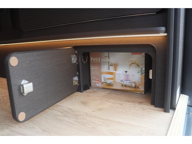 キャラバン ＦＯＣＳ　ＣＬＯＳＥＲ　Ｃａｍｐｅｒ　フォックス　クローサーキャンパー／ステルスグレー（特別塗装色）／純正フロアマット／高断熱処理／シンクキット／ＲＥＶＯシート／走行充電／外部充電／バッテリーモニター／ポタ電用コンセント／キャンピングカー（10枚目）