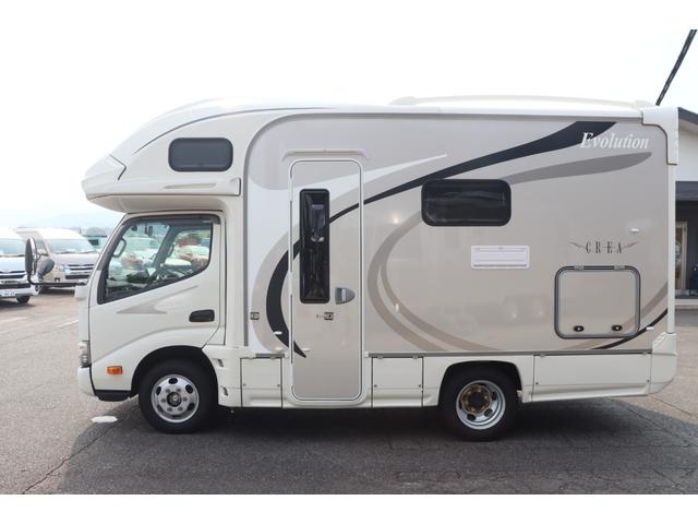 カムロード ナッツＲＶ　クレア５．３Ｗエボリューション　／後期シェル／ダブルタイヤ／家庭用エアコン／急速充電／ＦＦヒーター／テレビアーム／ナビ切替スイッチ／トリプルサブバッテリー／ソーラーパネル／リアスピーカー／９型フローティングナビ／キャンピングカー（23枚目）