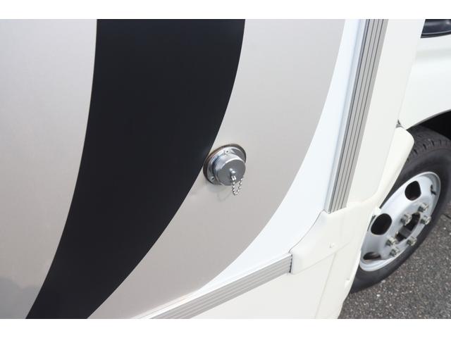 カムロード ナッツＲＶ　クレア５．３Ｗエボリューション　／後期シェル／ダブルタイヤ／家庭用エアコン／急速充電／ＦＦヒーター／テレビアーム／ナビ切替スイッチ／トリプルサブバッテリー／ソーラーパネル／リアスピーカー／９型フローティングナビ／キャンピングカー（27枚目）