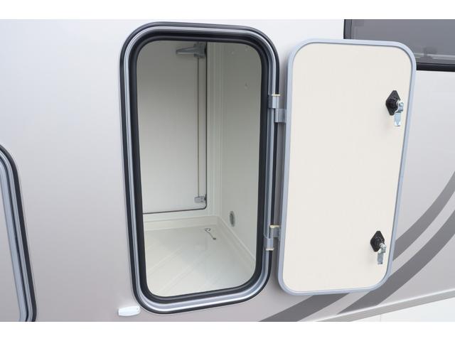 カムロード ナッツＲＶ　クレア５．３Ｗエボリューション　／後期シェル／ダブルタイヤ／家庭用エアコン／急速充電／ＦＦヒーター／テレビアーム／ナビ切替スイッチ／トリプルサブバッテリー／ソーラーパネル／リアスピーカー／９型フローティングナビ／キャンピングカー（28枚目）