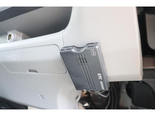 カムロード ナッツＲＶ　クレア５．３Ｗエボリューション　／後期シェル／ダブルタイヤ／家庭用エアコン／急速充電／ＦＦヒーター／テレビアーム／ナビ切替スイッチ／トリプルサブバッテリー／ソーラーパネル／リアスピーカー／９型フローティングナビ／キャンピングカー（37枚目）