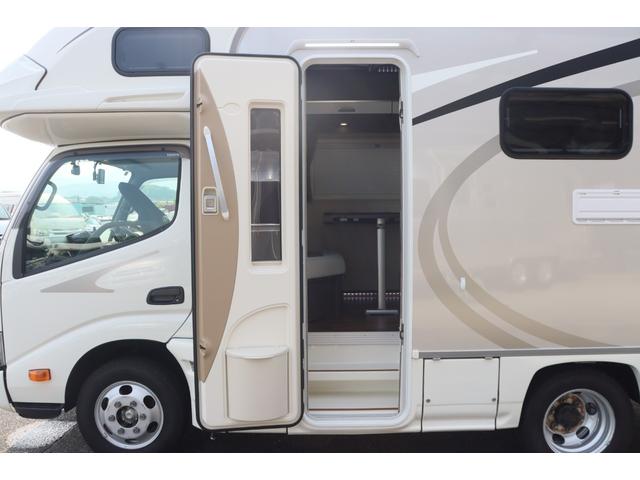 カムロード ナッツＲＶ　クレア５．３Ｗエボリューション　／後期シェル／ダブルタイヤ／家庭用エアコン／急速充電／ＦＦヒーター／テレビアーム／ナビ切替スイッチ／トリプルサブバッテリー／ソーラーパネル／リアスピーカー／９型フローティングナビ／キャンピングカー（67枚目）
