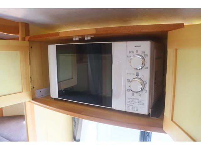 タウンエーストラック ＡｔｏＺ　アレン　キャンピングカー　ＦＦヒーター　ソーラーパネル　インバーター１５００Ｗ　マックスファン　冷蔵庫　シンク　電子レンジ　走行充電　外部電源　常時バックカメラ　ナビ　ＥＴＣ　Ｂｌｕｅｔｏｏｔｈ　フルセグ（32枚目）