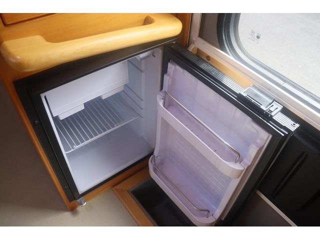 タウンエーストラック ＡｔｏＺ　アレン　キャンピングカー　ＦＦヒーター　ソーラーパネル　インバーター１５００Ｗ　マックスファン　冷蔵庫　シンク　電子レンジ　走行充電　外部電源　常時バックカメラ　ナビ　ＥＴＣ　Ｂｌｕｅｔｏｏｔｈ　フルセグ（34枚目）