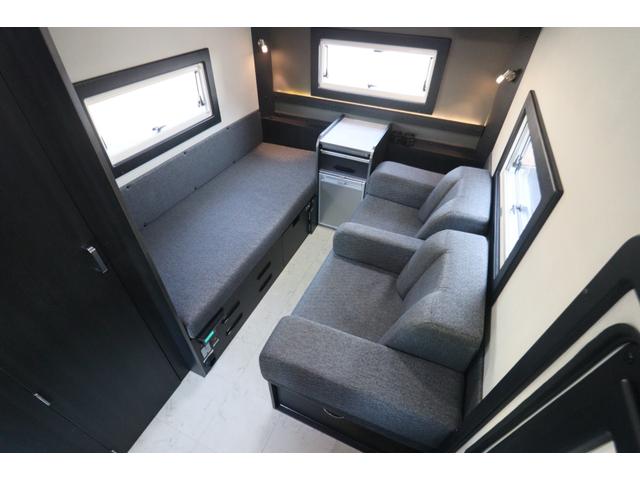 ハイエースワゴン ＲＶトラスト　ＴＲ５００　Ｃ－ＬＨ　／リチウム４００Ａｈ／家庭用エアコン／リア＆バンクアクリル窓追加／ドアミラー延長／１５００Ｗインバーター／ＦＦヒーター／マックスファン／液晶テレビ／電子レンジ／冷蔵庫／ＫＹＢショック／キャンピングカー（2枚目）