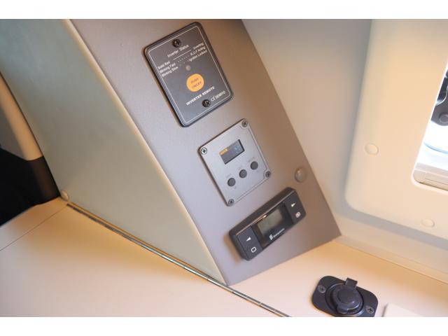 ハイエースバン ホワイトハウス　コンパス　新型ポップアップルーフ　／スマートシェード／ＦＦヒーター／ツインサブ／ＣＴＥＫ充電器／外部充電／１５００Ｗインバーター／ＤＣ冷蔵庫／フリップダウンモニター／ナビ切替スイッチ／メモリーナビ／前後ドラレコ／キャンピングカー（62枚目）