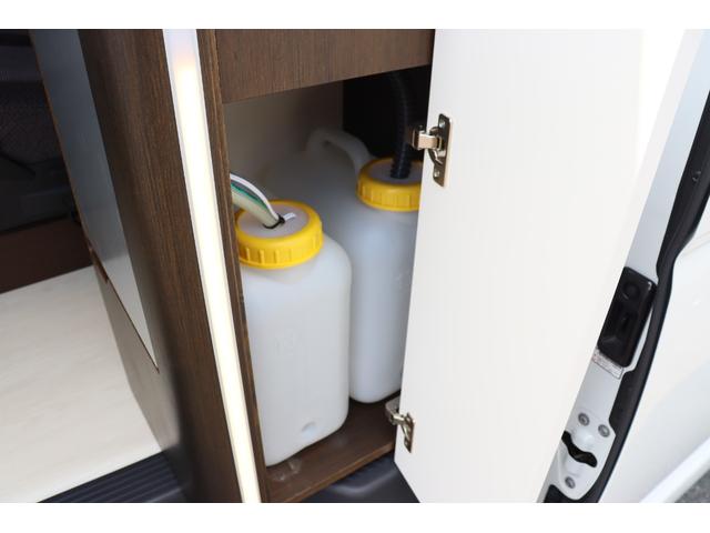 ハイエースバン トイファクトリー　アルコーバグランデ　家庭用エアコン　ＦＦヒーター　エアロソーラー　インバーター１５００Ｗ　マックスファン　カセットトイレ　電子レンジ　テレビ　ＬＥＤヘッドライト　パワスラ　スタビライザー　９インチナビ　前後ドラレコ（49枚目）