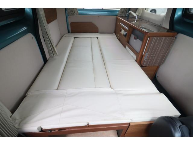 ＮＶ２００バネットバン キャンピングカー広島　ポップコンｅＥ　ポップアップルーフ／ＦＦヒーター／フレキシブルソーラーパネル／冷蔵庫／シングルサブ／走行充電／外部充電／４００Ｗインバーター／ナビ切替ＳＷ／網戸／メモリーナビ／バックカメラ／ＥＴＣ／キャンピングカー（4枚目）