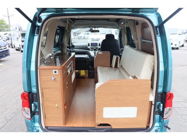 ＮＶ２００バネットバン キャンピングカー広島　ポップコンｅＥ　ポップアップルーフ／ＦＦヒーター／フレキシブルソーラーパネル／冷蔵庫／シングルサブ／走行充電／外部充電／４００Ｗインバーター／ナビ切替ＳＷ／網戸／メモリーナビ／バックカメラ／ＥＴＣ／キャンピングカー（7枚目）