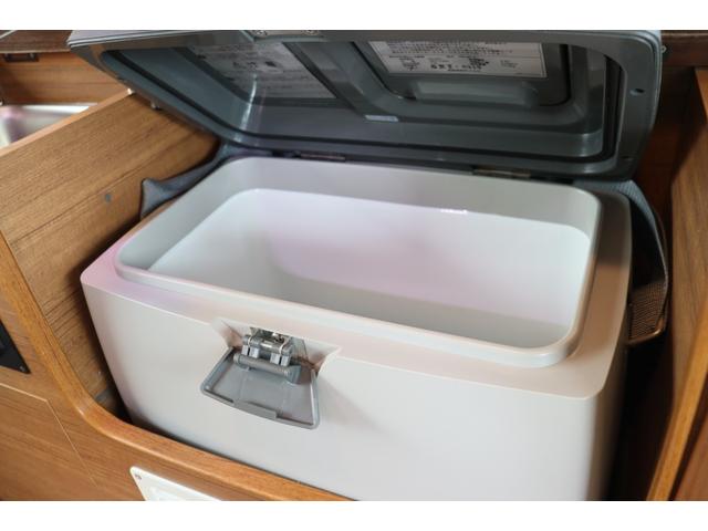ＮＶ２００バネットバン キャンピングカー広島　ポップコンｅＥ　ポップアップルーフ／ＦＦヒーター／フレキシブルソーラーパネル／冷蔵庫／シングルサブ／走行充電／外部充電／４００Ｗインバーター／ナビ切替ＳＷ／網戸／メモリーナビ／バックカメラ／ＥＴＣ／キャンピングカー（9枚目）