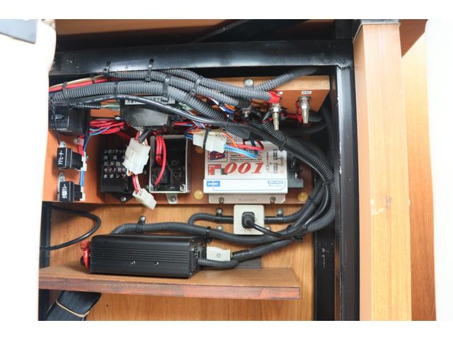 ＮＶ２００バネットバン キャンピングカー広島　ポップコンｅＥ　ポップアップルーフ／ＦＦヒーター／フレキシブルソーラーパネル／冷蔵庫／シングルサブ／走行充電／外部充電／４００Ｗインバーター／ナビ切替ＳＷ／網戸／メモリーナビ／バックカメラ／ＥＴＣ／キャンピングカー（54枚目）