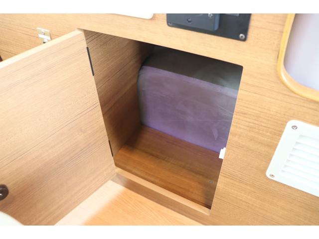 ＮＶ２００バネットバン キャンピングカー広島　ポップコンｅＥ　ポップアップルーフ／ＦＦヒーター／フレキシブルソーラーパネル／冷蔵庫／シングルサブ／走行充電／外部充電／４００Ｗインバーター／ナビ切替ＳＷ／網戸／メモリーナビ／バックカメラ／ＥＴＣ／キャンピングカー（64枚目）
