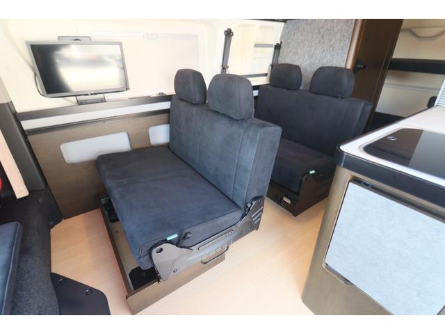 ハイエースバン トイファクトリー　ＧＴ　カーサブラックＥＤ　グランデ／クールコンプシステム（家庭用エアコン）／エアロソーラー／テレビ／ＦＦヒーター／ブリッド２脚／電子レンジ／内部電源／デジタルインナードラレコ／ＥＴＣ／特別色エアロウィンドウ／キャンピングカー（4枚目）