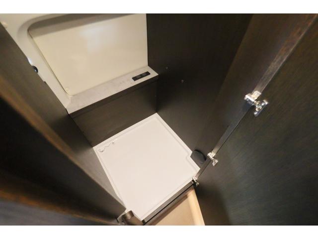 ハイエースバン トイファクトリー　ＧＴ　カーサブラックＥＤ　グランデ／クールコンプシステム（家庭用エアコン）／エアロソーラー／テレビ／ＦＦヒーター／ブリッド２脚／電子レンジ／内部電源／デジタルインナードラレコ／ＥＴＣ／特別色エアロウィンドウ／キャンピングカー（10枚目）