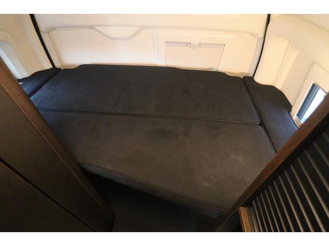 ハイエースバン トイファクトリー　ＧＴ　カーサブラックＥＤ　グランデ／クールコンプシステム（家庭用エアコン）／エアロソーラー／テレビ／ＦＦヒーター／ブリッド２脚／電子レンジ／内部電源／デジタルインナードラレコ／ＥＴＣ／特別色エアロウィンドウ／キャンピングカー（11枚目）