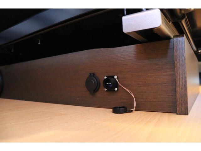 ハイエースバン トイファクトリー　ＧＴ　カーサブラックＥＤ　グランデ／クールコンプシステム（家庭用エアコン）／エアロソーラー／テレビ／ＦＦヒーター／ブリッド２脚／電子レンジ／内部電源／デジタルインナードラレコ／ＥＴＣ／特別色エアロウィンドウ／キャンピングカー（12枚目）