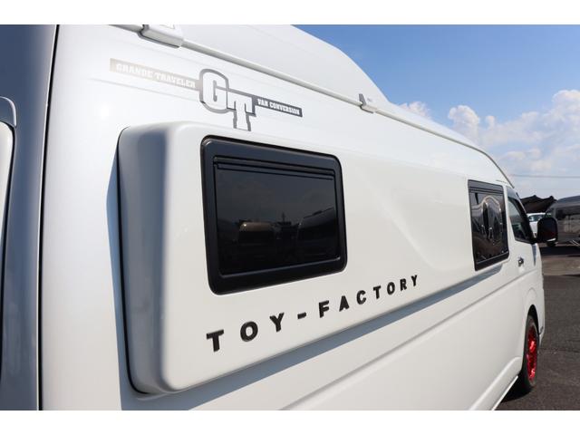 ハイエースバン トイファクトリー　ＧＴ　カーサブラックＥＤ　グランデ／クールコンプシステム（家庭用エアコン）／エアロソーラー／テレビ／ＦＦヒーター／ブリッド２脚／電子レンジ／内部電源／デジタルインナードラレコ／ＥＴＣ／特別色エアロウィンドウ／キャンピングカー（25枚目）