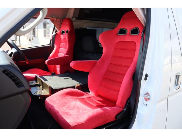 ハイエースバン トイファクトリー　ＧＴ　カーサブラックＥＤ　グランデ／クールコンプシステム（家庭用エアコン）／エアロソーラー／テレビ／ＦＦヒーター／ブリッド２脚／電子レンジ／内部電源／デジタルインナードラレコ／ＥＴＣ／特別色エアロウィンドウ／キャンピングカー（32枚目）