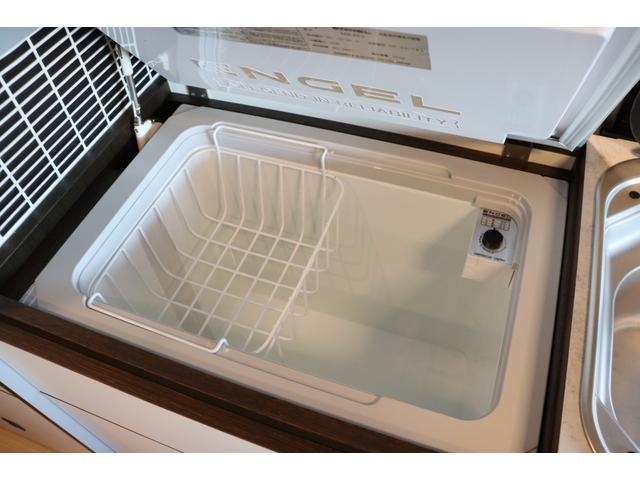 ハイエースバン トイファクトリー　ＧＴ　カーサブラックＥＤ　グランデ／クールコンプシステム（家庭用エアコン）／エアロソーラー／テレビ／ＦＦヒーター／ブリッド２脚／電子レンジ／内部電源／デジタルインナードラレコ／ＥＴＣ／特別色エアロウィンドウ／キャンピングカー（46枚目）