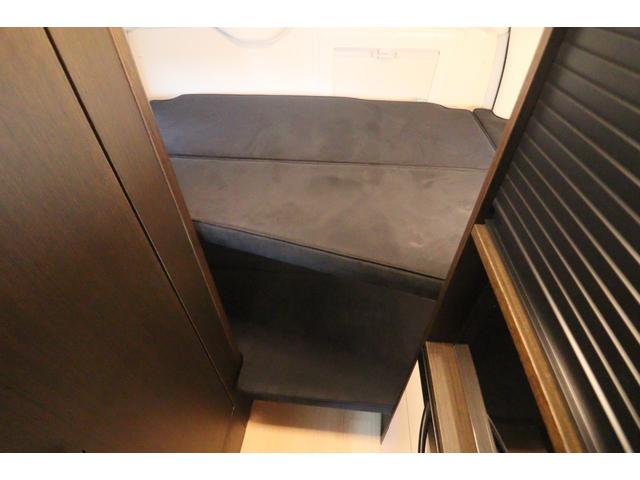 ハイエースバン トイファクトリー　ＧＴ　カーサブラックＥＤ　グランデ／クールコンプシステム（家庭用エアコン）／エアロソーラー／テレビ／ＦＦヒーター／ブリッド２脚／電子レンジ／内部電源／デジタルインナードラレコ／ＥＴＣ／特別色エアロウィンドウ／キャンピングカー（49枚目）