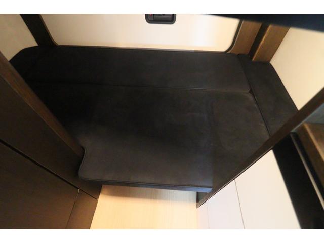 ハイエースバン トイファクトリー　ＧＴ　カーサブラックＥＤ　グランデ／クールコンプシステム（家庭用エアコン）／エアロソーラー／テレビ／ＦＦヒーター／ブリッド２脚／電子レンジ／内部電源／デジタルインナードラレコ／ＥＴＣ／特別色エアロウィンドウ／キャンピングカー（50枚目）