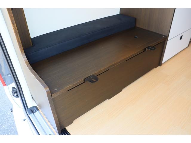 ハイエースバン トイファクトリー　ＧＴ　カーサブラックＥＤ　グランデ／クールコンプシステム（家庭用エアコン）／エアロソーラー／テレビ／ＦＦヒーター／ブリッド２脚／電子レンジ／内部電源／デジタルインナードラレコ／ＥＴＣ／特別色エアロウィンドウ／キャンピングカー（64枚目）