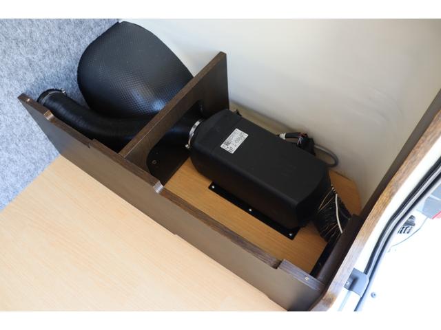 ハイエースバン トイファクトリー　ＧＴ　カーサブラックＥＤ　グランデ／クールコンプシステム（家庭用エアコン）／エアロソーラー／テレビ／ＦＦヒーター／ブリッド２脚／電子レンジ／内部電源／デジタルインナードラレコ／ＥＴＣ／特別色エアロウィンドウ／キャンピングカー（68枚目）