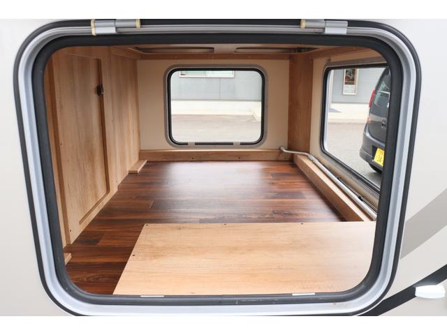 カムロード ナッツＲＶ　クレア５．０Ｘエボリューション　キャンピングカー　家庭用エアコン　ＦＦヒーター　インバーター１５００Ｗ　トリプルサブＢＴ　電子レンジ　テレビ　冷蔵庫　オーニング　マックスファン　８Ｖ型ナビ　Ｂｌｕｅｔｏｏｔｈ　前後ドラレコ　ＥＴＣ（10枚目）