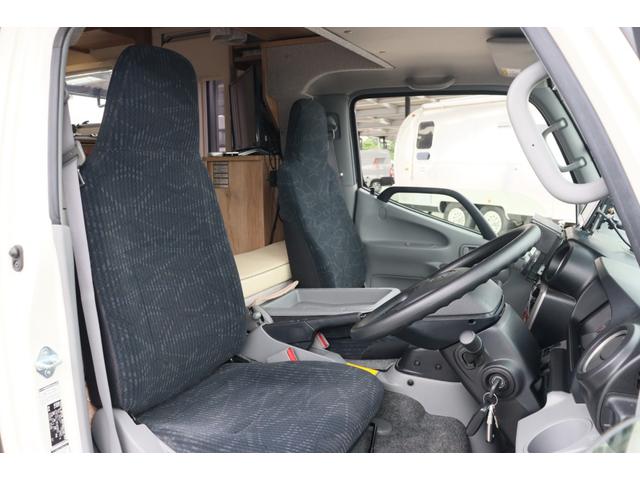 カムロード ナッツＲＶ　クレア５．０Ｘエボリューション　キャンピングカー　家庭用エアコン　ＦＦヒーター　インバーター１５００Ｗ　トリプルサブＢＴ　電子レンジ　テレビ　冷蔵庫　オーニング　マックスファン　８Ｖ型ナビ　Ｂｌｕｅｔｏｏｔｈ　前後ドラレコ　ＥＴＣ（13枚目）