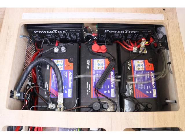カムロード ナッツＲＶ　クレア５．０Ｘエボリューション　キャンピングカー　家庭用エアコン　ＦＦヒーター　インバーター１５００Ｗ　トリプルサブＢＴ　電子レンジ　テレビ　冷蔵庫　オーニング　マックスファン　８Ｖ型ナビ　Ｂｌｕｅｔｏｏｔｈ　前後ドラレコ　ＥＴＣ（31枚目）