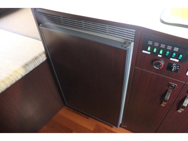 カムロード ナッツＲＶ　クレソンボヤージュＷ　エボライト　ディーゼル／急速充電／家庭用エアコン／ソーラーパネル／ＦＦヒーター／電子レンジ／トリプルサブ／１５００インバーター／リアクーラー／１０型フローティングナビ／常時バック＆サイドモニター／キャンピングカー（58枚目）