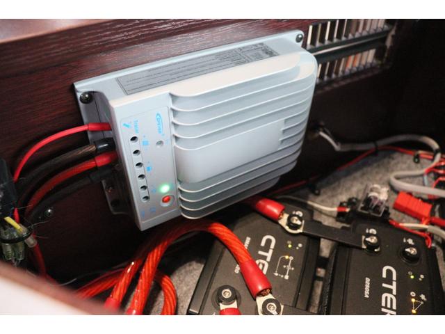 カムロード ナッツＲＶ　クレソンボヤージュＷ　エボライト　ディーゼル／急速充電／家庭用エアコン／ソーラーパネル／ＦＦヒーター／電子レンジ／トリプルサブ／１５００インバーター／リアクーラー／１０型フローティングナビ／常時バック＆サイドモニター／キャンピングカー（62枚目）