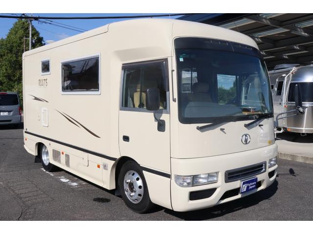シビリアンバス フィールドライフ　ルーツ　トリップ５．９　ルーフエアコン／ソーラーパネル２枚／ＦＦヒーター／温水ボイラー／給水７０Ｌ排水６０Ｌ／トイレ／電子レンジ／トリプルサブＢＴ／１５００Ｗインバーター／テレビ／アルコアホイール／７人乗り／キャンピングカー（15枚目）