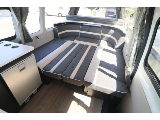 ハイエースバン ＲＶランド　リノ　キャンピングカー　ＦＦヒーター　インバーター１５００Ｗ　ソーラーパネル２枚　ツインサブＢＴ　冷蔵庫　電子レンジ　外部電源　走行充電　ＬＥＤヘッドライト　社外１０インチナビ　ＥＴＣ　４ＷＤ　前後ドラレコ（5枚目）