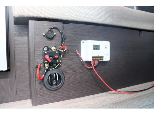 ハイエースバン ＲＶランド　リノ　キャンピングカー　ＦＦヒーター　インバーター１５００Ｗ　ソーラーパネル２枚　ツインサブＢＴ　冷蔵庫　電子レンジ　外部電源　走行充電　ＬＥＤヘッドライト　社外１０インチナビ　ＥＴＣ　４ＷＤ　前後ドラレコ（22枚目）