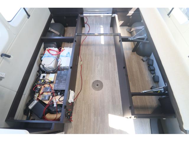 ハイエースバン ＲＶランド　リノ　キャンピングカー　ＦＦヒーター　インバーター１５００Ｗ　ソーラーパネル２枚　ツインサブＢＴ　冷蔵庫　電子レンジ　外部電源　走行充電　ＬＥＤヘッドライト　社外１０インチナビ　ＥＴＣ　４ＷＤ　前後ドラレコ（24枚目）