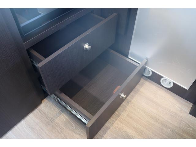 ハイエースバン ＲＶランド　リノ　キャンピングカー　ＦＦヒーター　インバーター１５００Ｗ　ソーラーパネル２枚　ツインサブＢＴ　冷蔵庫　電子レンジ　外部電源　走行充電　ＬＥＤヘッドライト　社外１０インチナビ　ＥＴＣ　４ＷＤ　前後ドラレコ（25枚目）
