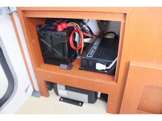 キャリイトラック インディアナＲＶ　インディ７２７　タイプＳ　ポップアップルーフ／ＦＦヒーター／１５００Ｗインバーター／サブバッテリー／リアスピーカー／メモリーナビ／ＥＴＣ／ドライブレコーダー／常時バックモニター／サイクルキャリア／社外ショック／キャンピングカー（12枚目）