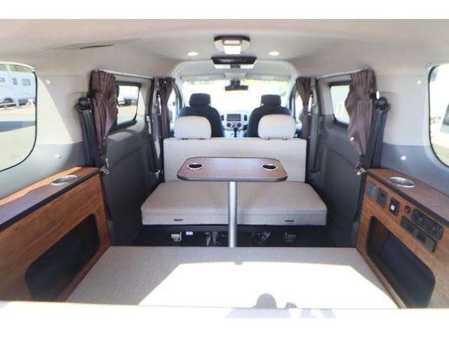 ＮＶ２００バネットワゴン ＦＯＣＳ　Ｌｕｚ　フォックス　ルソ　ワンオーナー／サブバッテリー／走行充電／外部充電／レザーシート／フリップダウンモニター／ナビ切替スイッチ／メモリーナビ／バックカメラ／前後ドライブレコーダー／ＯＰアルミ／５ナンバー／キャンピングカー（4枚目）