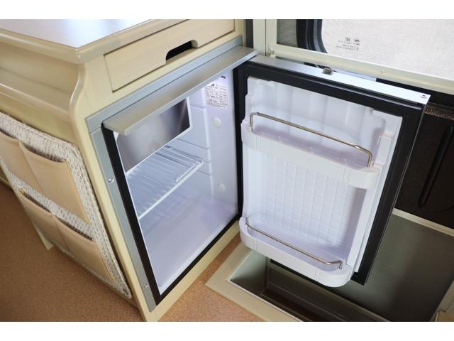 タウンエーストラック ＡＺ－ＭＡＸ　エムホルーヴァ　ポップアップルーフ　ＦＦヒーター／ソーラーパネル／ツインサブバッテリー／走行充電／外部充電／１５００Ｗインバーター／ＤＣ冷蔵庫／オリジナルリーフ／ディスプレイオーディオ／常時バックモニター／ＥＴＣ／キャンピングカー（10枚目）