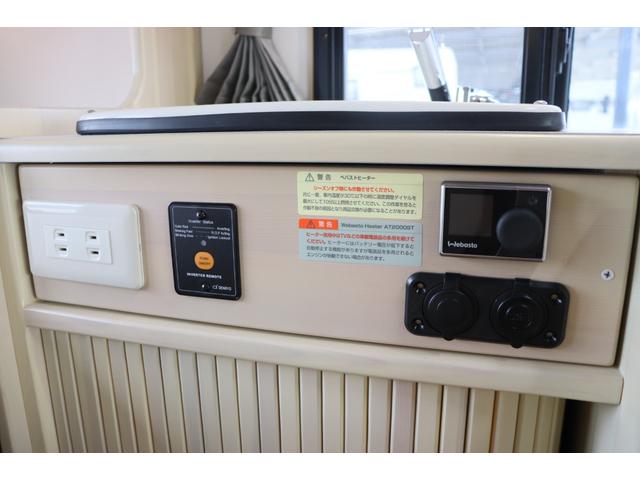 タウンエーストラック ＡＺ－ＭＡＸ　エムホルーヴァ　ポップアップルーフ　ＦＦヒーター／ソーラーパネル／ツインサブバッテリー／走行充電／外部充電／１５００Ｗインバーター／ＤＣ冷蔵庫／オリジナルリーフ／ディスプレイオーディオ／常時バックモニター／ＥＴＣ／キャンピングカー（11枚目）