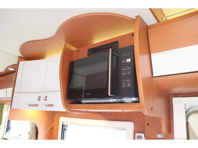 カムロード ナッツＲＶ　クレア５．３Ｚエボリューション　家庭用エアコン　ＦＦヒーター　インバーター１５００Ｗ　ソーラーパネル　マックスファン　電子レンジ　フェイスパネル　トリプルサブバッテリー　外部電源　走行充電　ＨＤＤナビ　常時リアモニター　ＥＴＣ（8枚目）