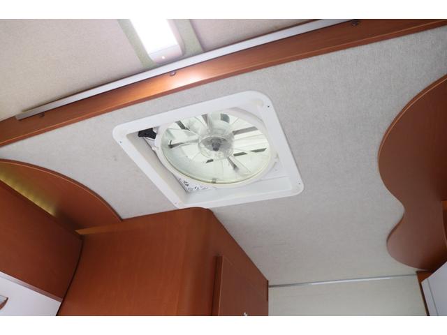 カムロード ナッツＲＶ　クレア５．３Ｚエボリューション　家庭用エアコン　ＦＦヒーター　インバーター１５００Ｗ　ソーラーパネル　マックスファン　電子レンジ　フェイスパネル　トリプルサブバッテリー　外部電源　走行充電　ＨＤＤナビ　常時リアモニター　ＥＴＣ（10枚目）